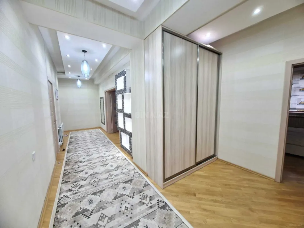 Satılır 3 otaqlı mənzil 128 m²