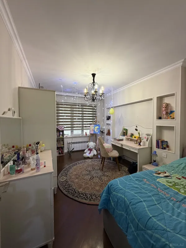 Satılır 3 otaqlı mənzil 134 m²