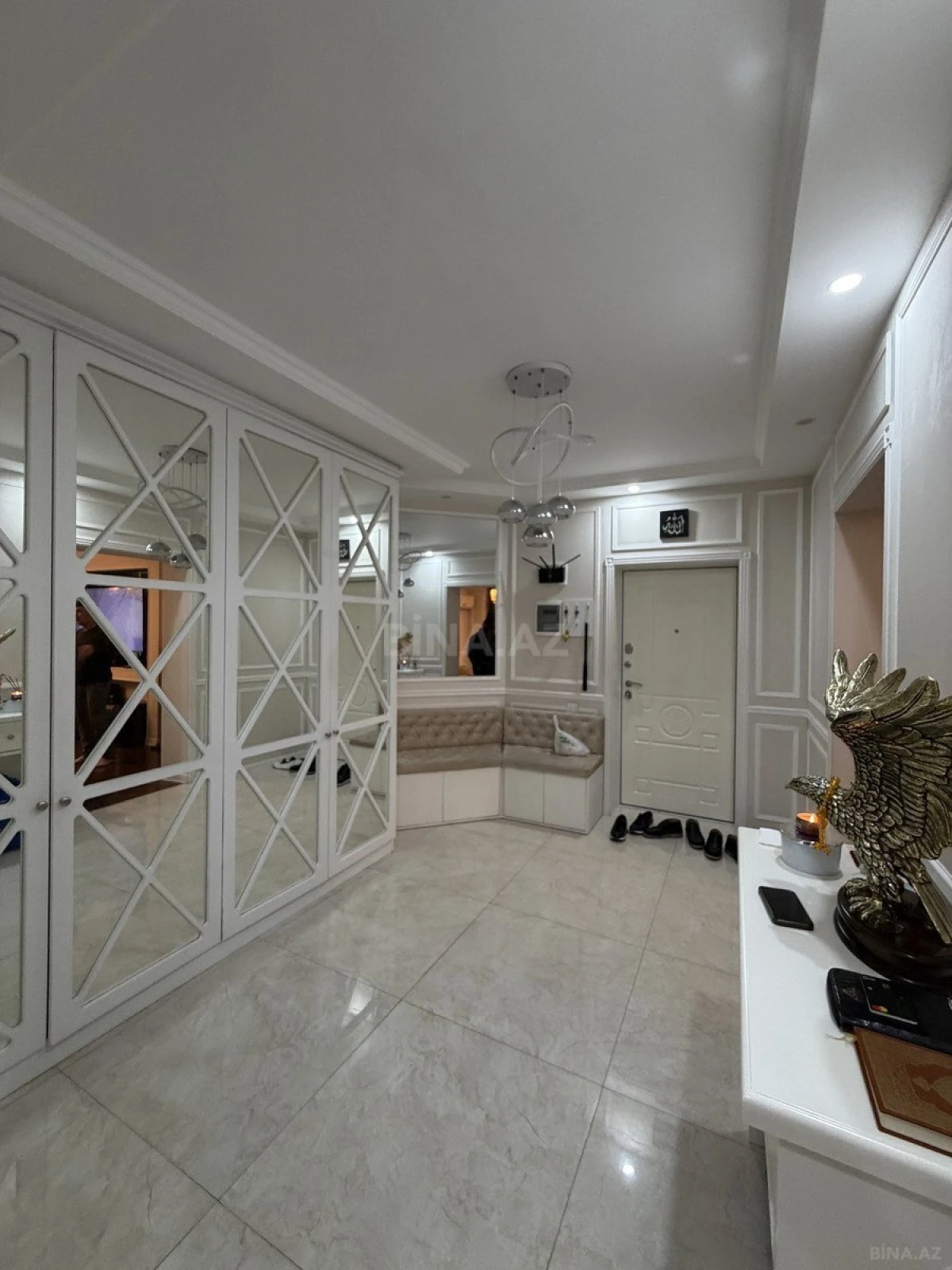 Satılır 3 otaqlı mənzil 134 m²