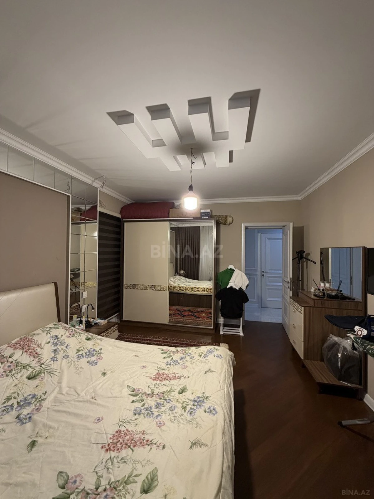 Satılır 3 otaqlı mənzil 134 m²