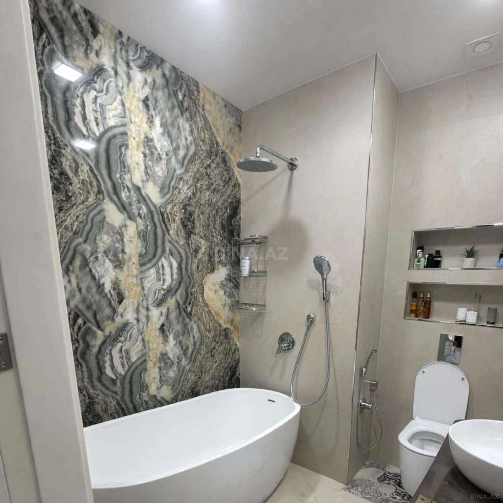 Kirayə verilir 3 otaqlı mənzil 200 m²