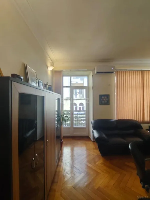 Satılır 3 otaqlı mənzil 105 m²