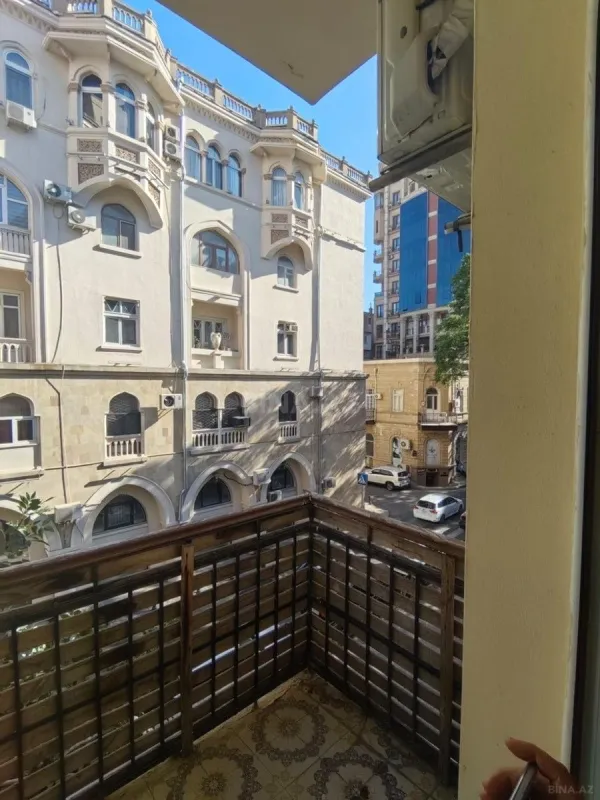 Satılır 3 otaqlı mənzil 105 m²