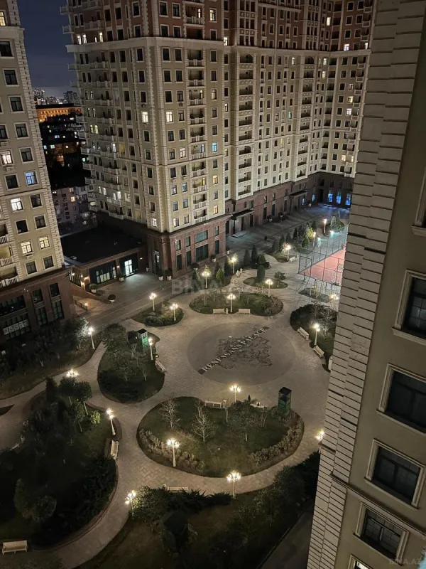 Satılır 4 otaqlı mənzil 185 m²