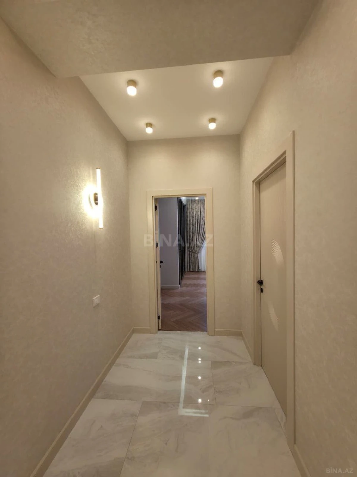 Satılır 4 otaqlı mənzil 185 m²