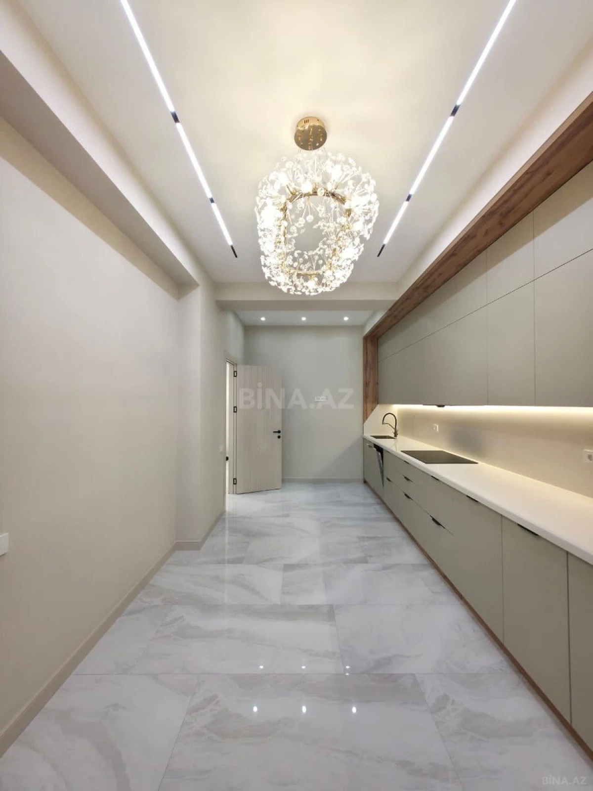 Satılır 4 otaqlı mənzil 185 m²