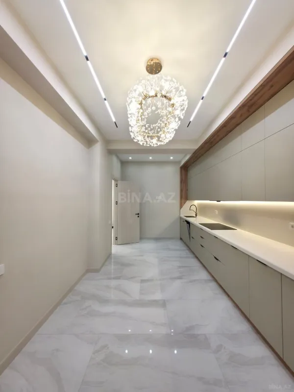 Satılır 4 otaqlı mənzil 185 m²