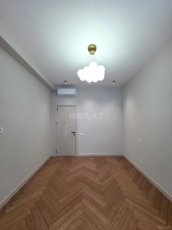 Satılır 4 otaqlı mənzil 185 m²