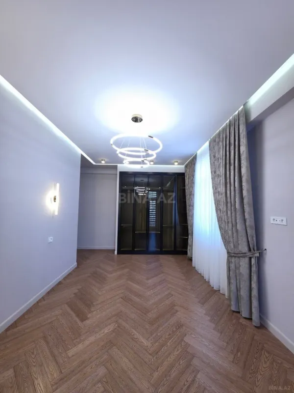 Satılır 4 otaqlı mənzil 185 m²