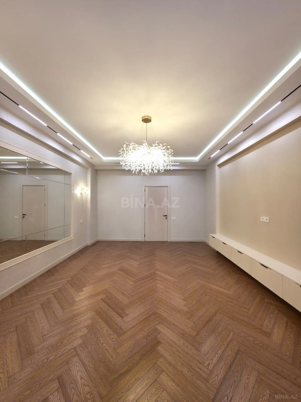 Satılır 4 otaqlı mənzil 185 m²