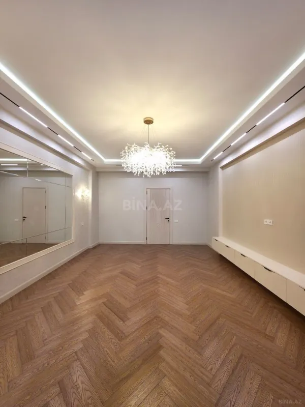 Satılır 4 otaqlı mənzil 185 m²