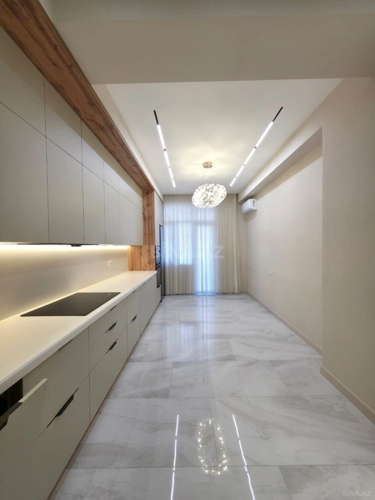 Satılır 4 otaqlı mənzil 185 m²