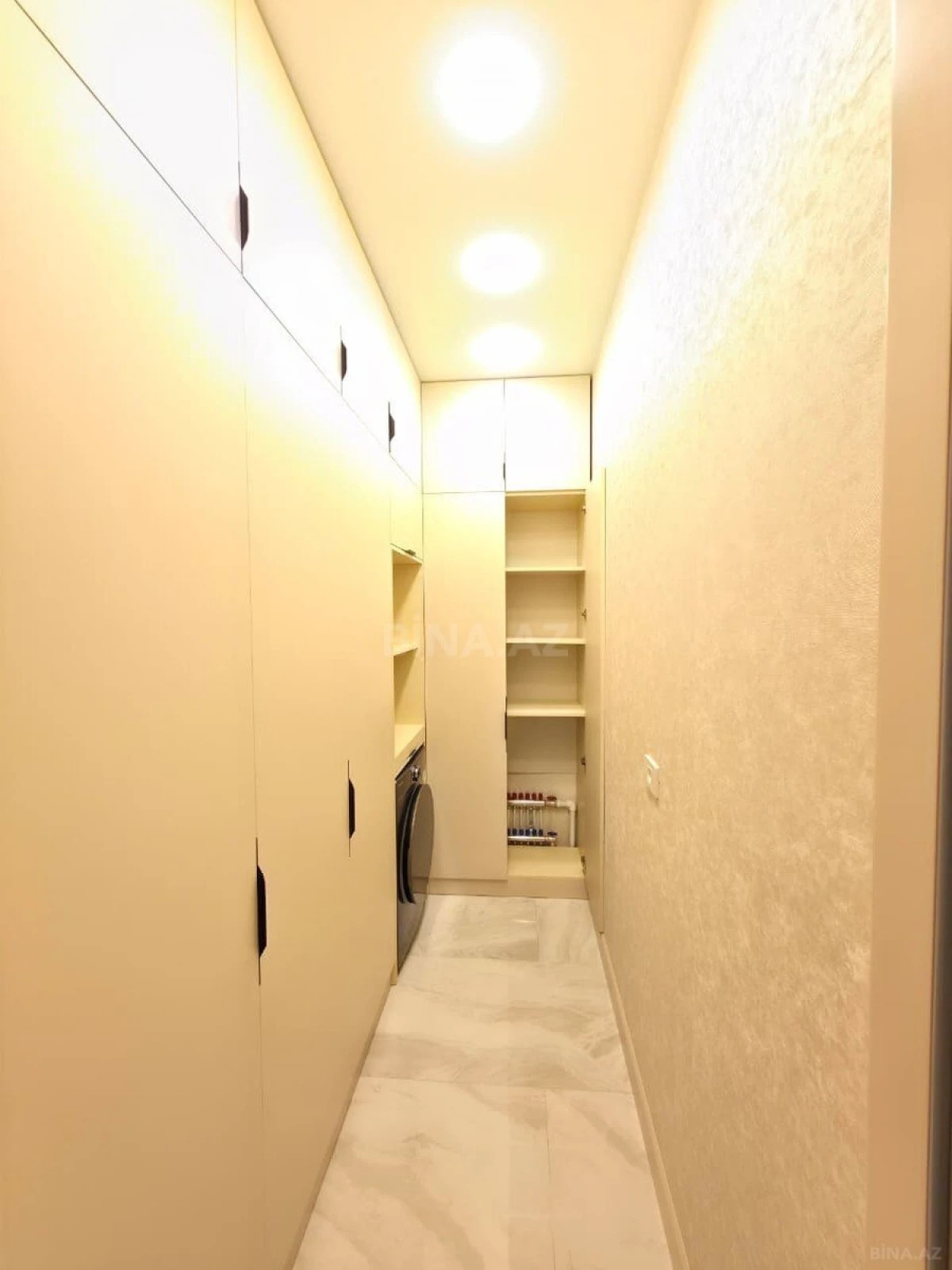 Satılır 4 otaqlı mənzil 185 m²