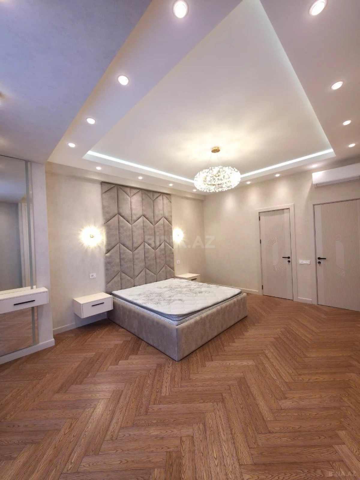 Satılır 4 otaqlı mənzil 185 m²
