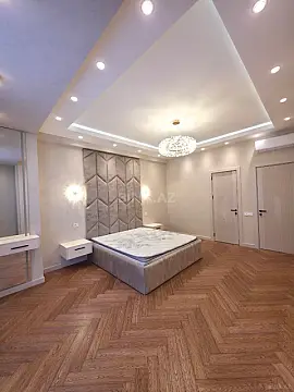 Satılır 4 otaqlı mənzil 185 m²