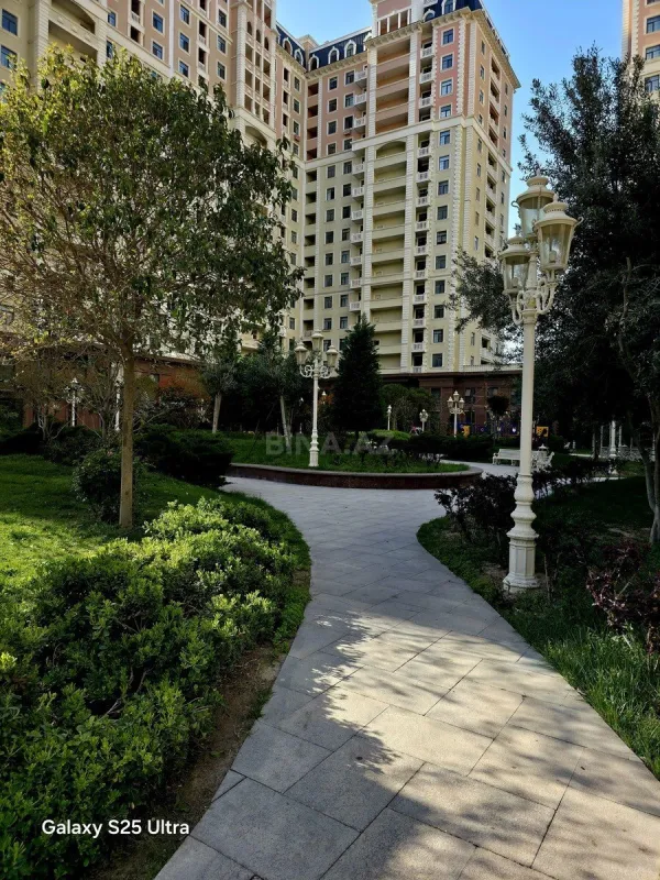 Satılır 4 otaqlı mənzil 185 m²