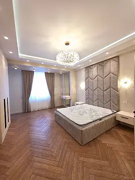 Satılır 4 otaqlı mənzil 185 m²