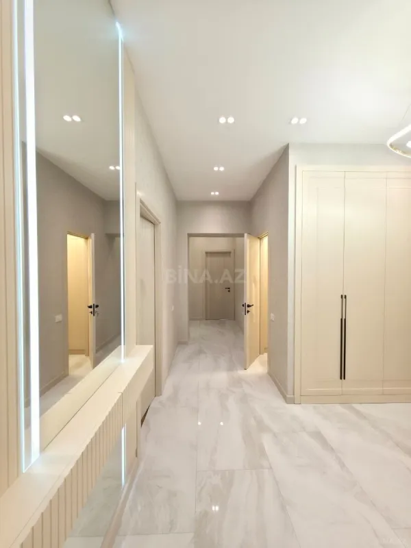 Satılır 4 otaqlı mənzil 185 m²