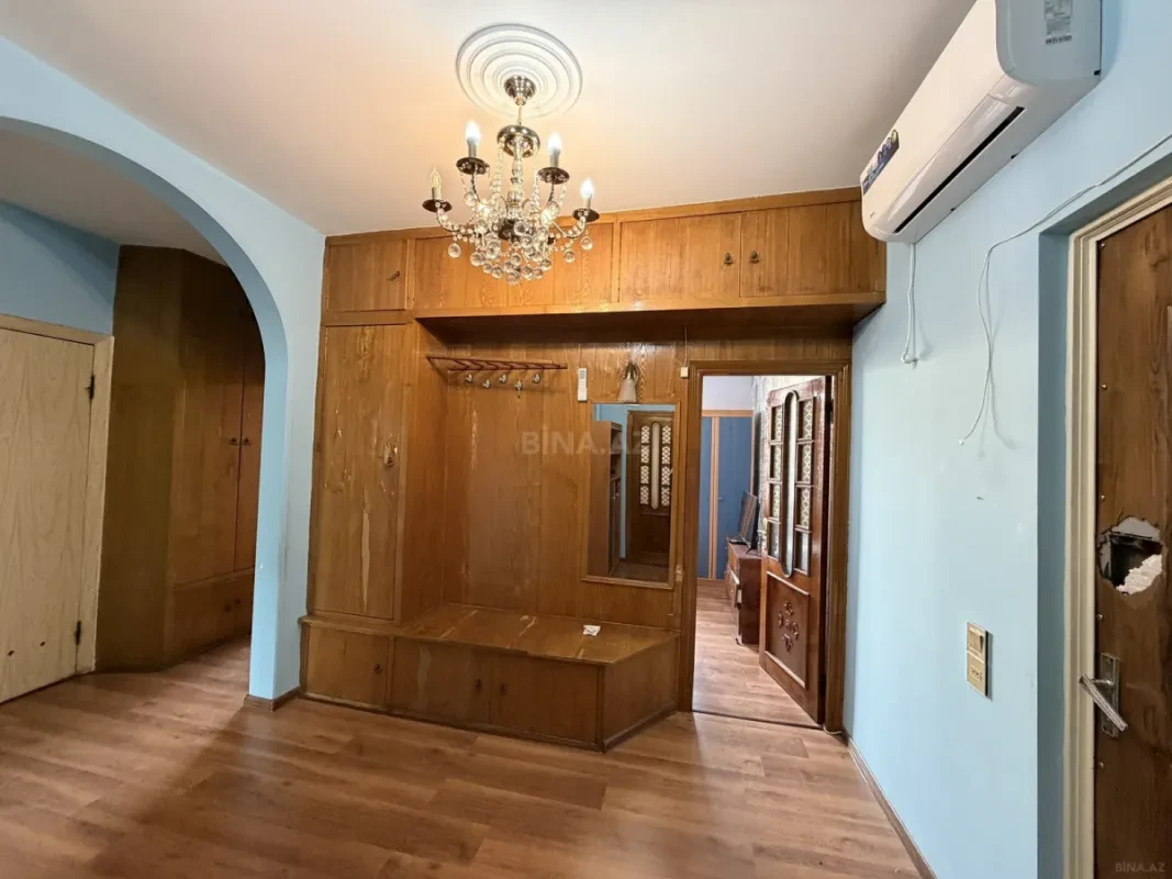 Satılır 4 otaqlı mənzil 109 m²