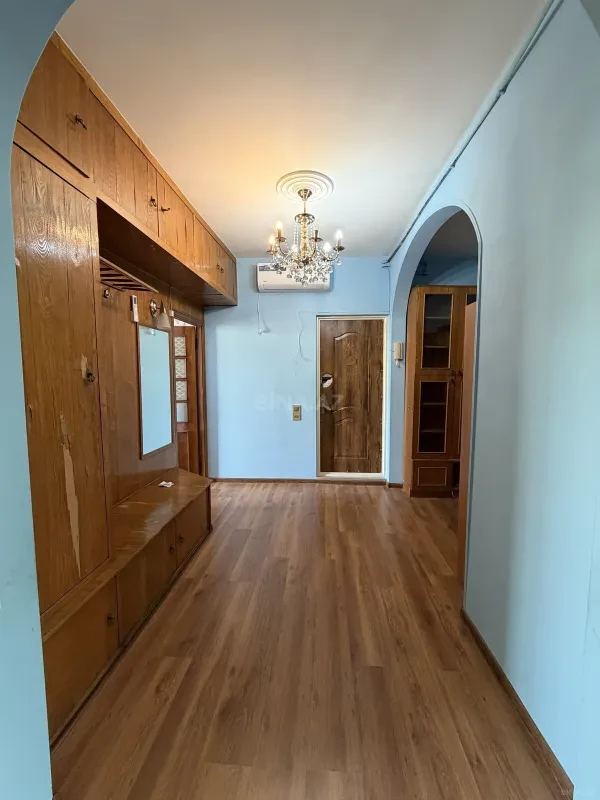 Satılır 4 otaqlı mənzil 109 m²