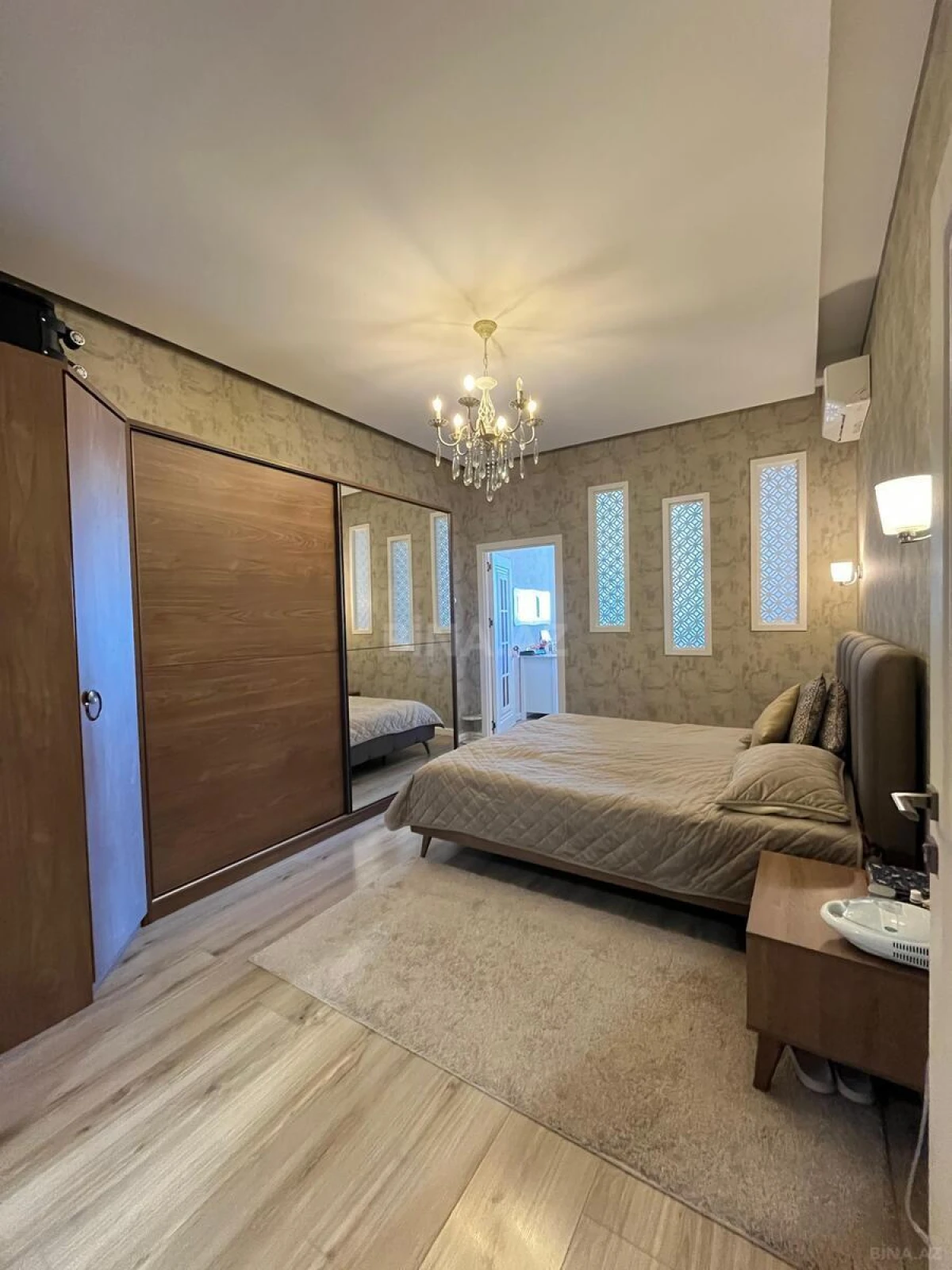 Satılır 4 otaqlı mənzil 94 m²