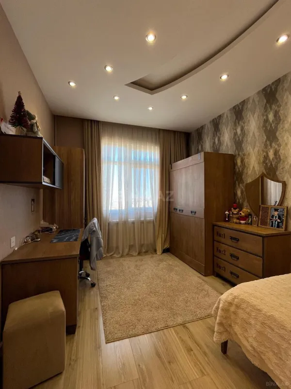 Satılır 4 otaqlı mənzil 94 m²
