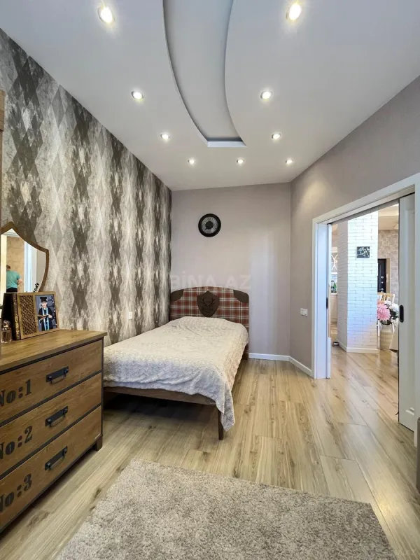 Satılır 4 otaqlı mənzil 94 m²