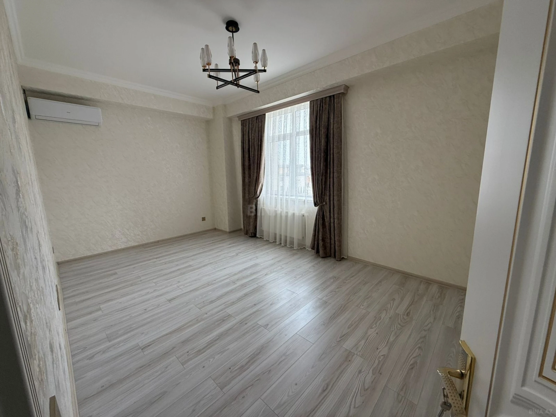 Satılır 3 otaqlı mənzil 83 m²