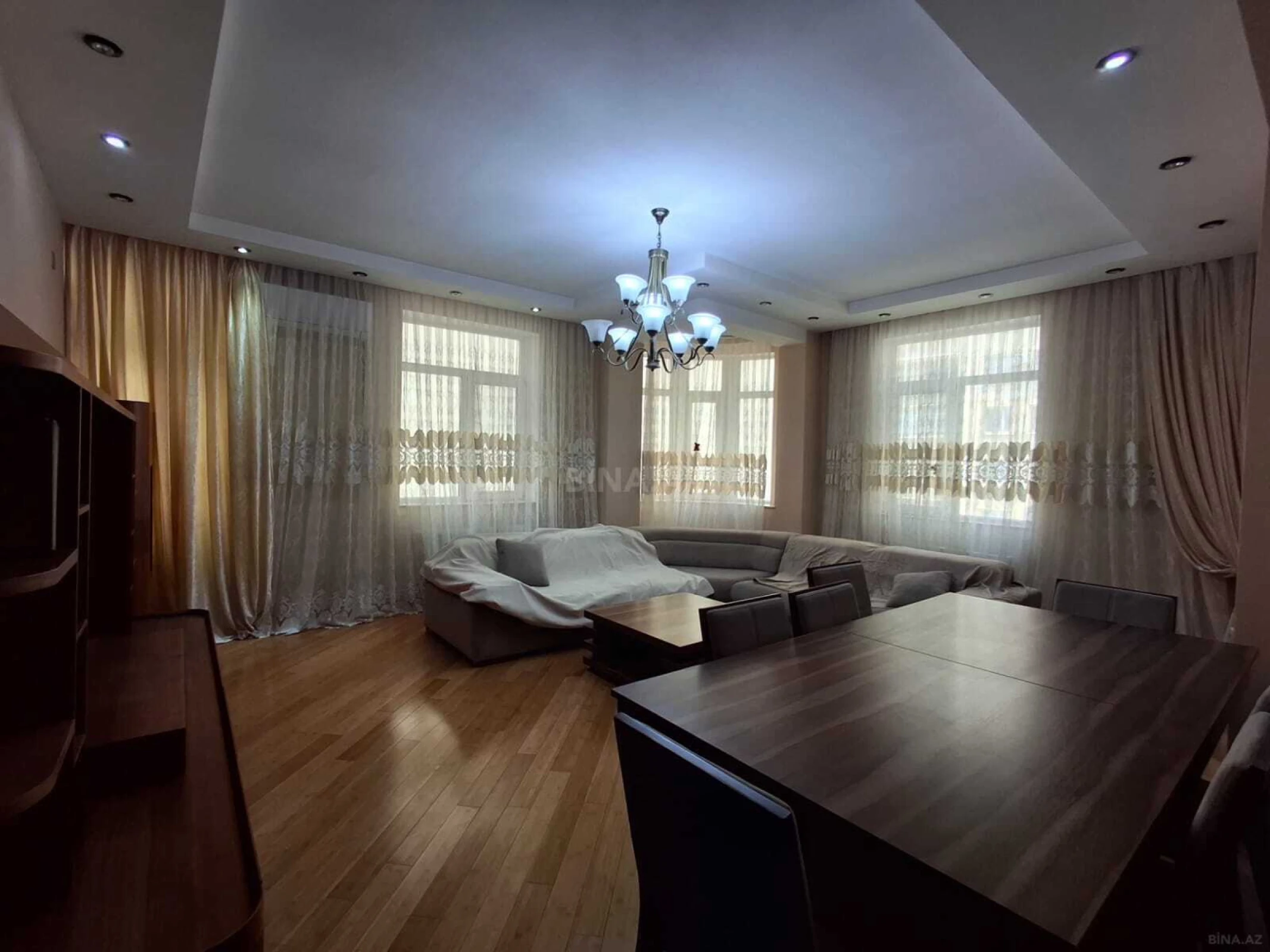 Satılır 4 otaqlı mənzil 161 m²