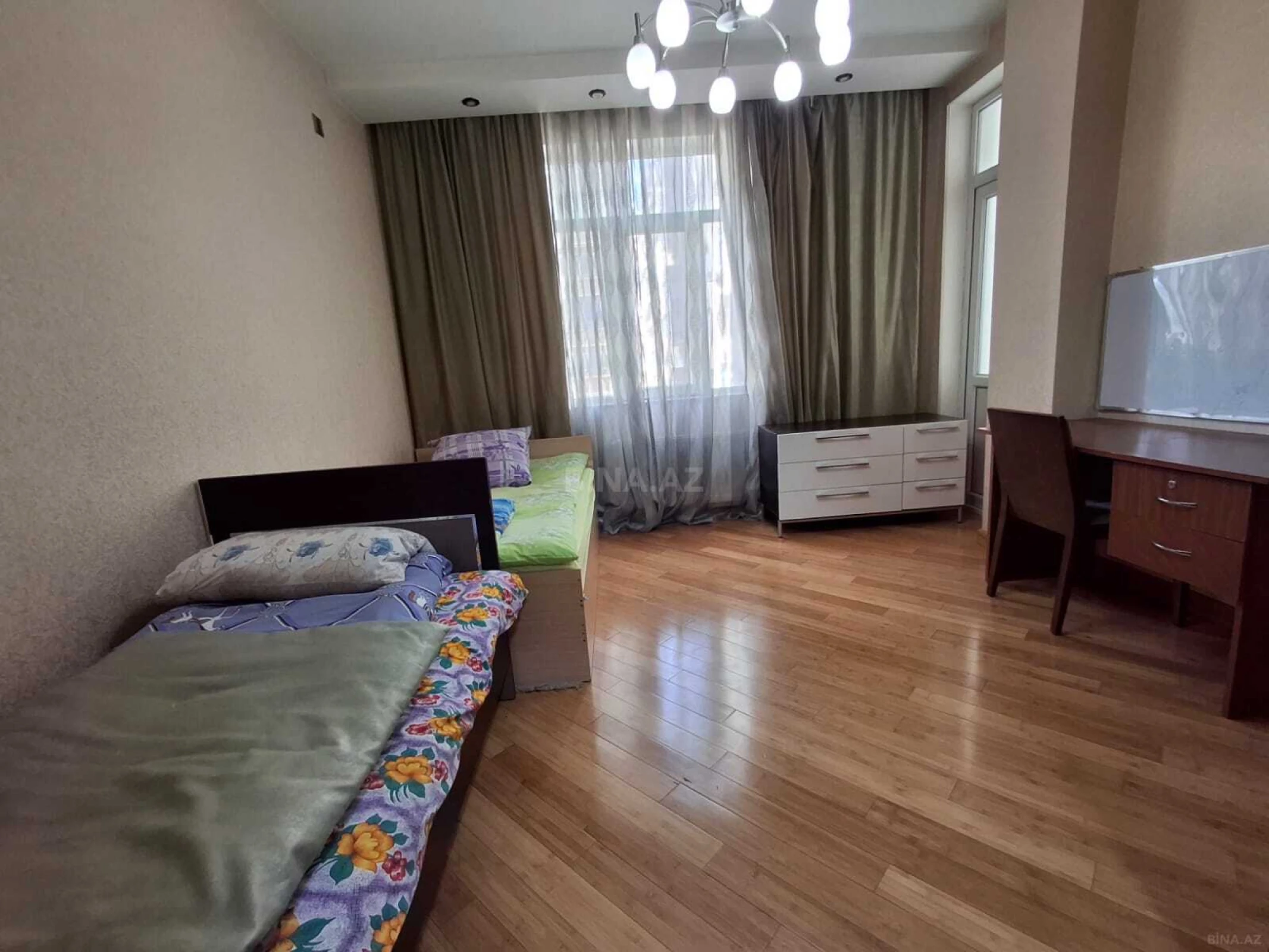 Satılır 4 otaqlı mənzil 161 m²