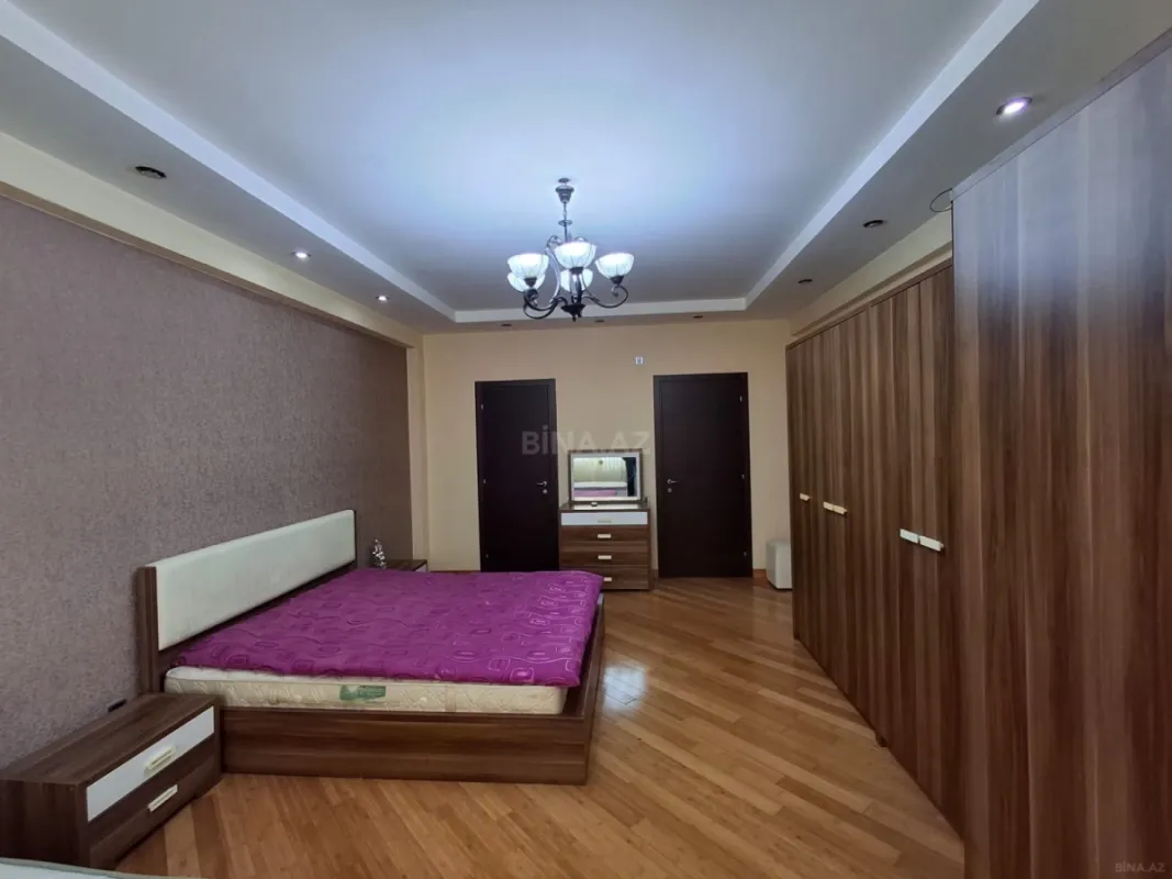 Satılır 4 otaqlı mənzil 161 m²