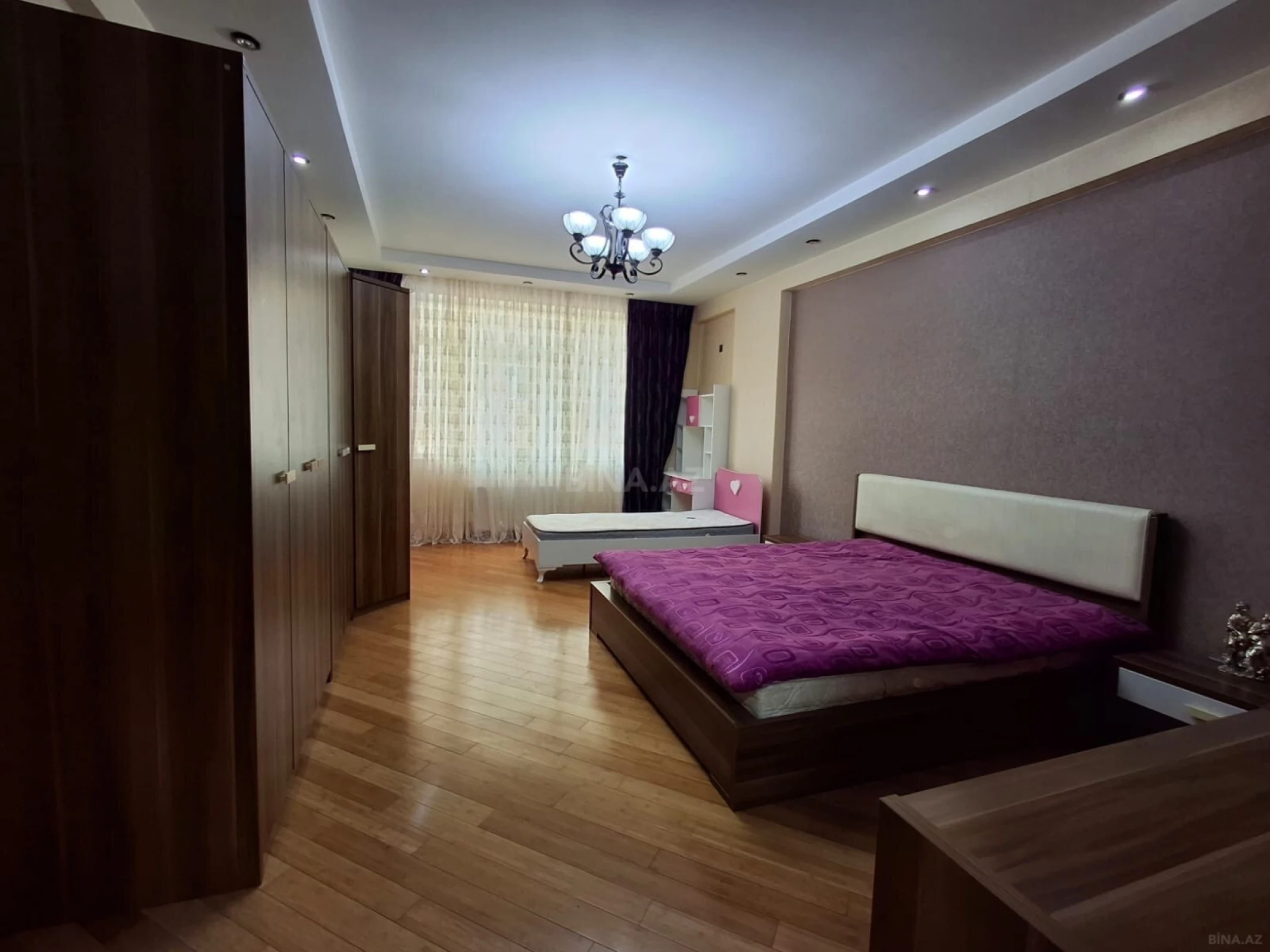 Satılır 4 otaqlı mənzil 161 m²