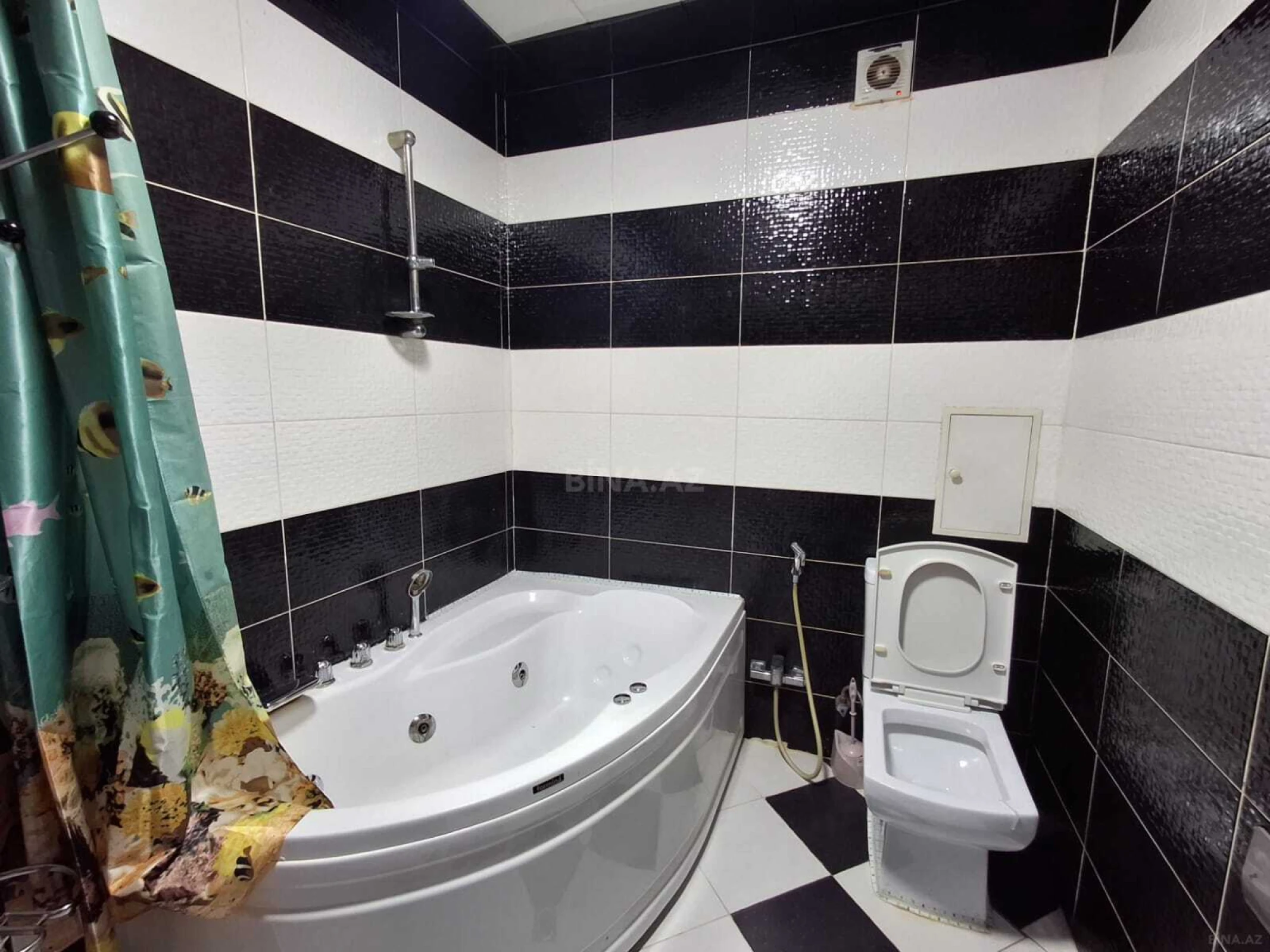 Satılır 4 otaqlı mənzil 161 m²