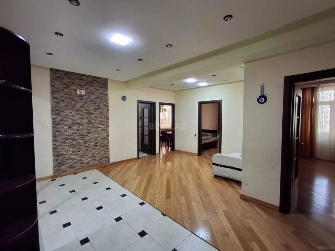 Satılır 4 otaqlı mənzil 161 m²