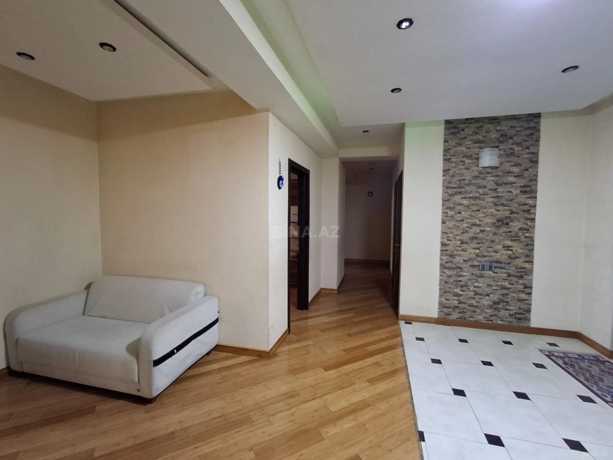 Satılır 4 otaqlı mənzil 161 m²