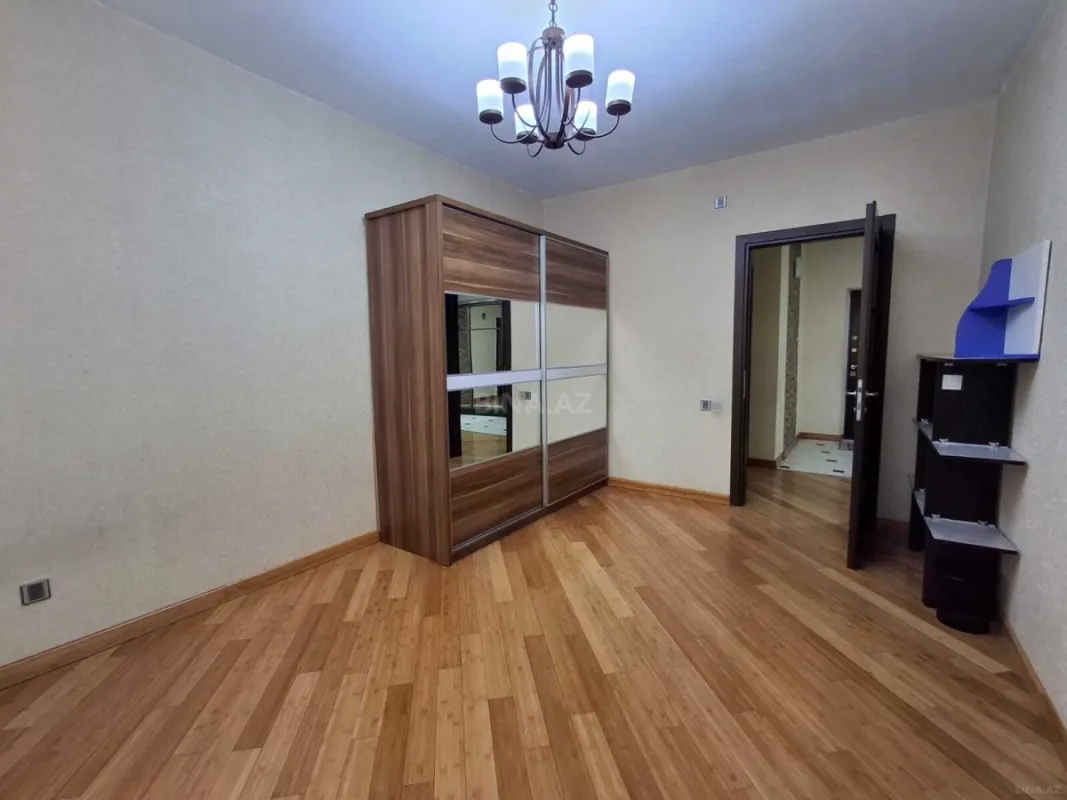 Satılır 4 otaqlı mənzil 161 m²
