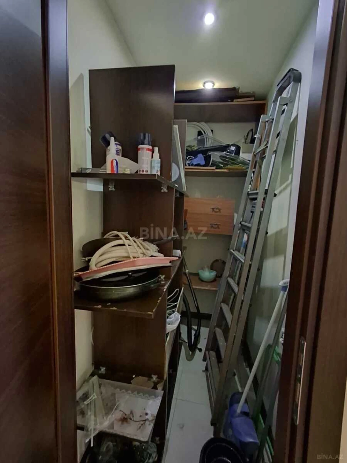 Satılır 4 otaqlı mənzil 161 m²