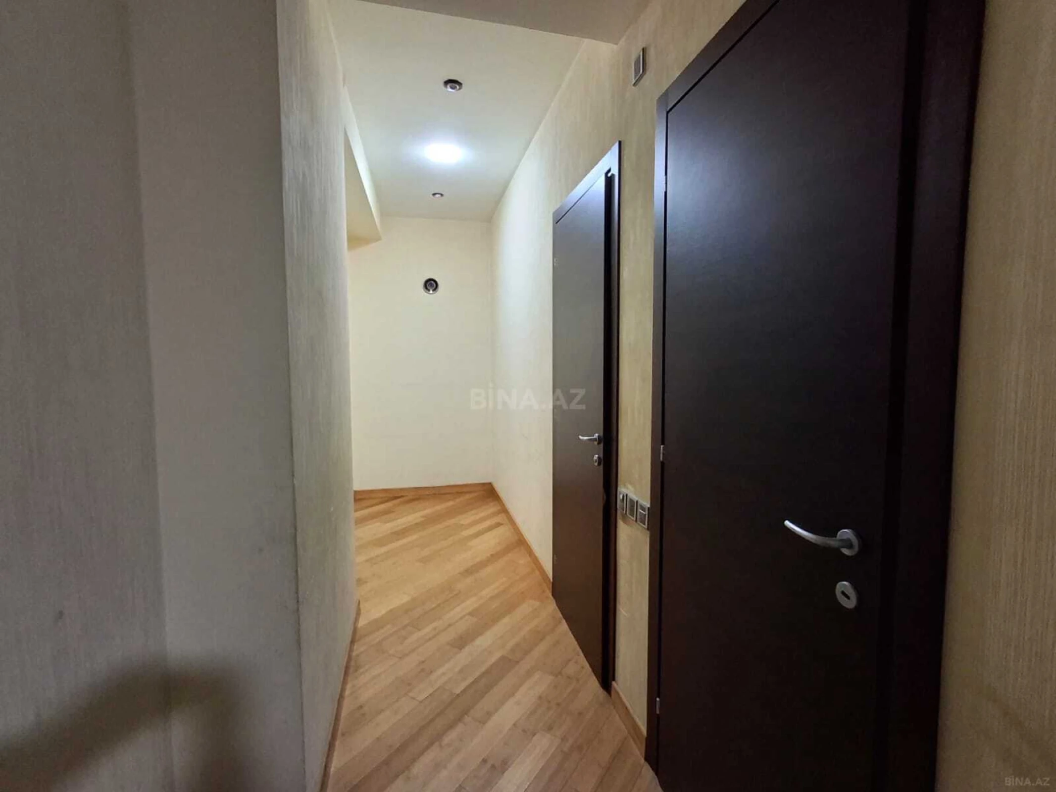 Satılır 4 otaqlı mənzil 161 m²