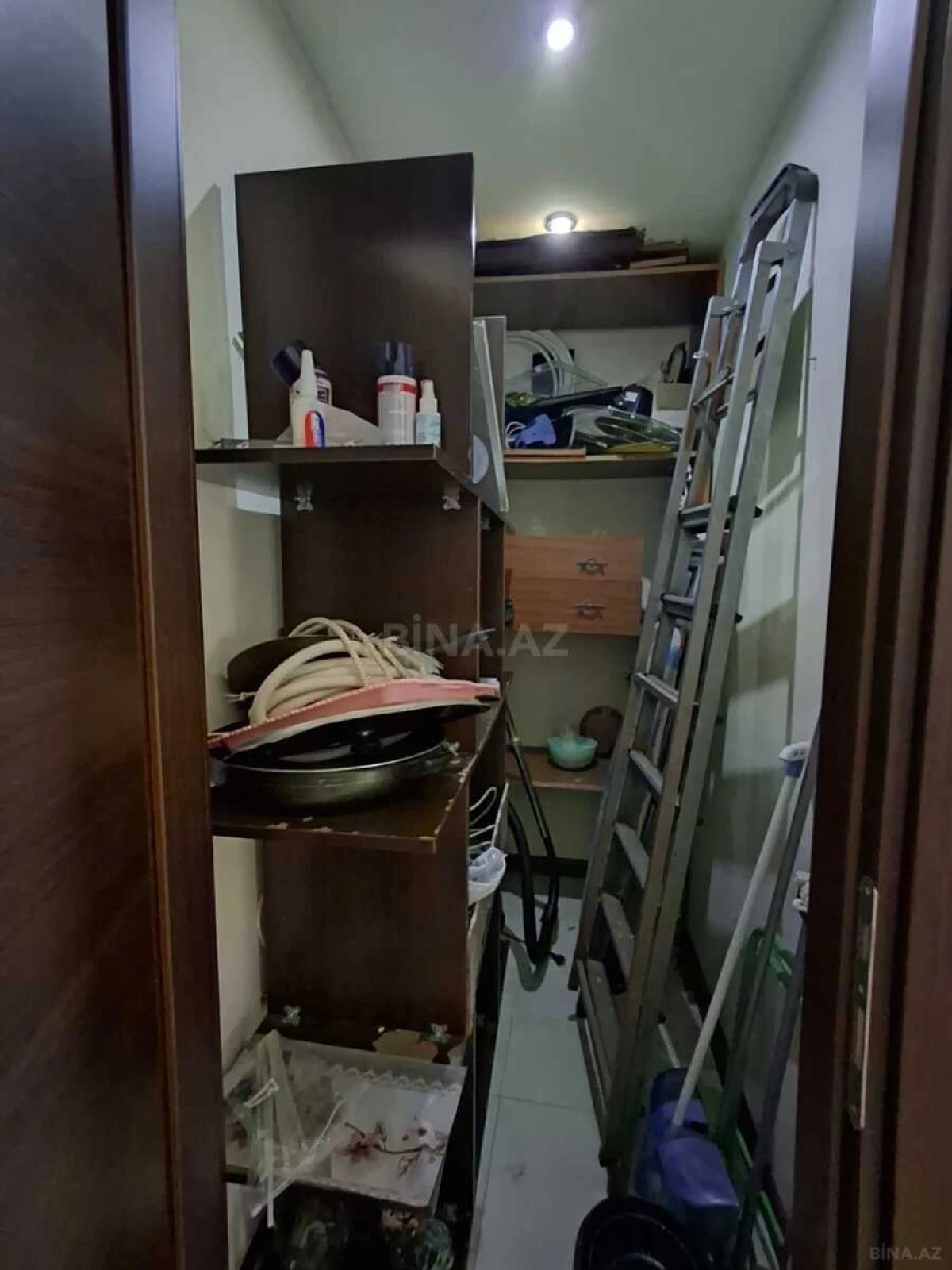 Satılır 4 otaqlı mənzil 161 m²