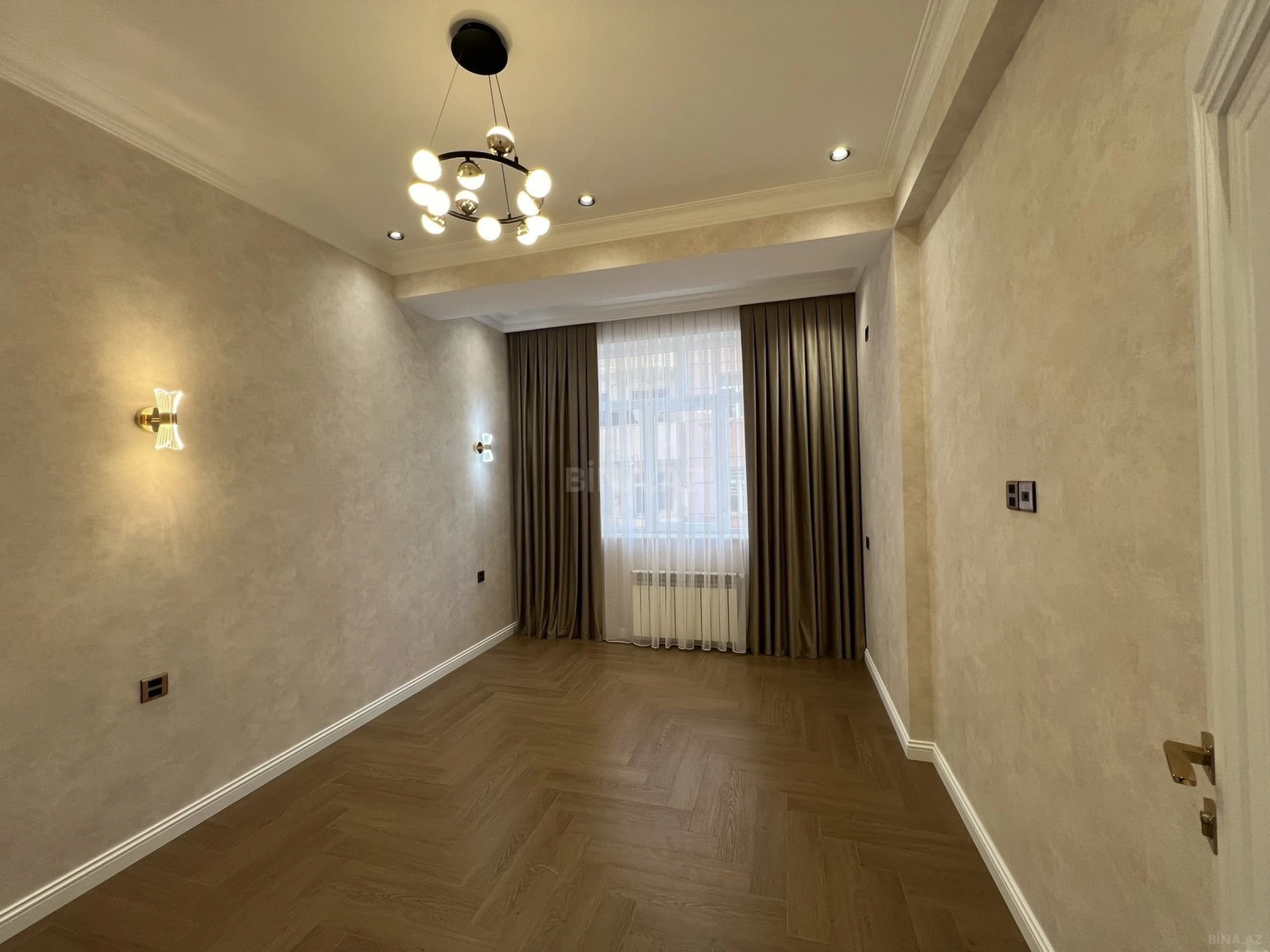 Satılır 3 otaqlı mənzil 112 m²