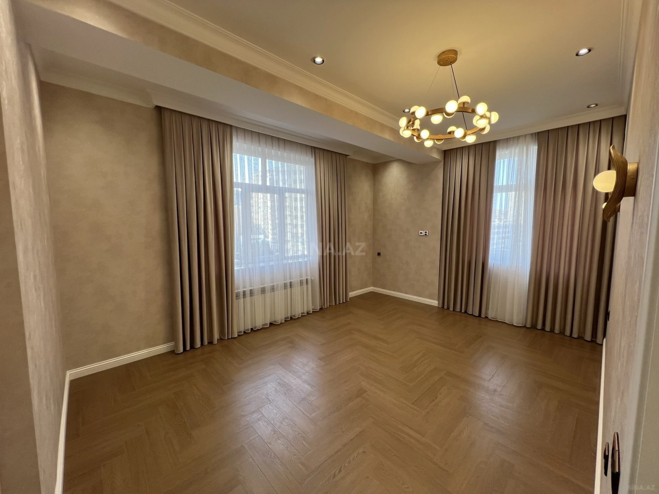 Satılır 3 otaqlı mənzil 112 m²