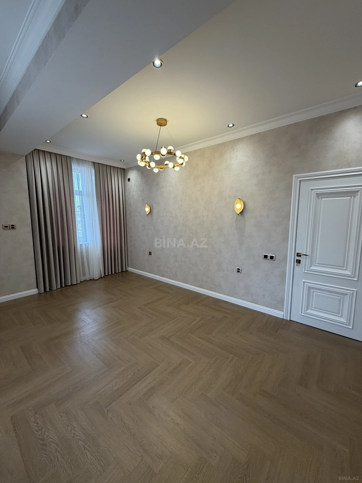 Satılır 3 otaqlı mənzil 112 m²