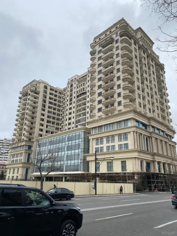 Satılır 4 otaqlı mənzil 153 m²