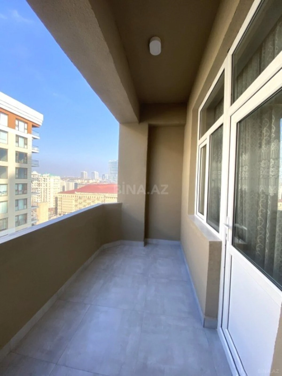 Satılır 3 otaqlı mənzil 170 m²