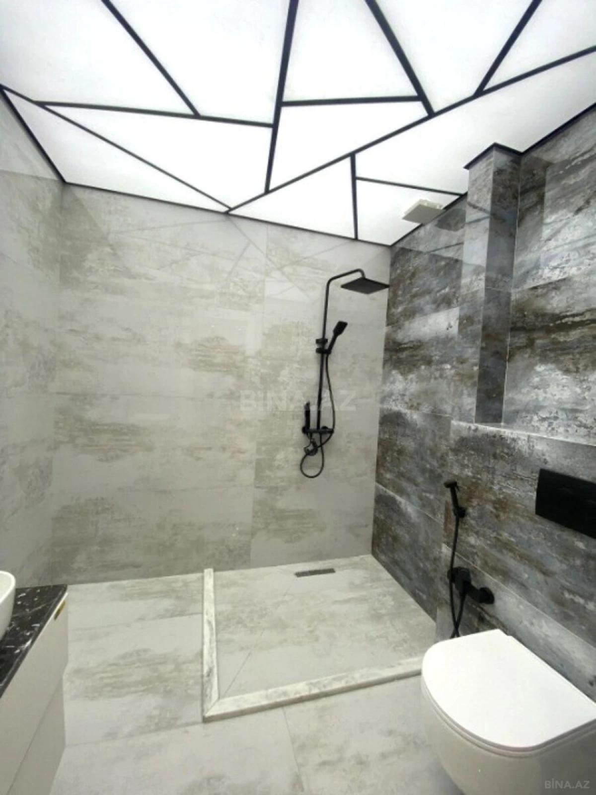 Satılır 3 otaqlı mənzil 170 m²