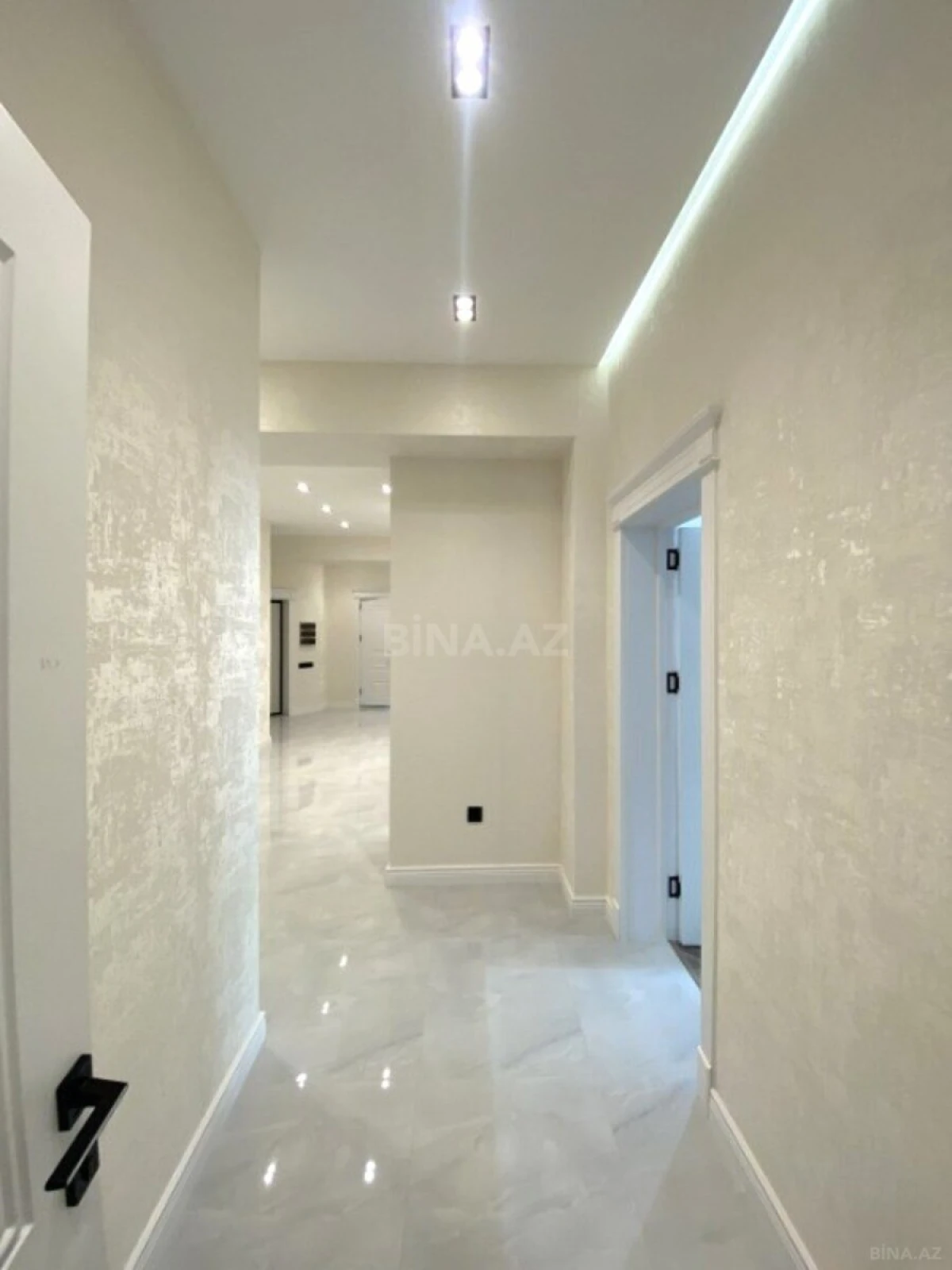 Satılır 3 otaqlı mənzil 170 m²