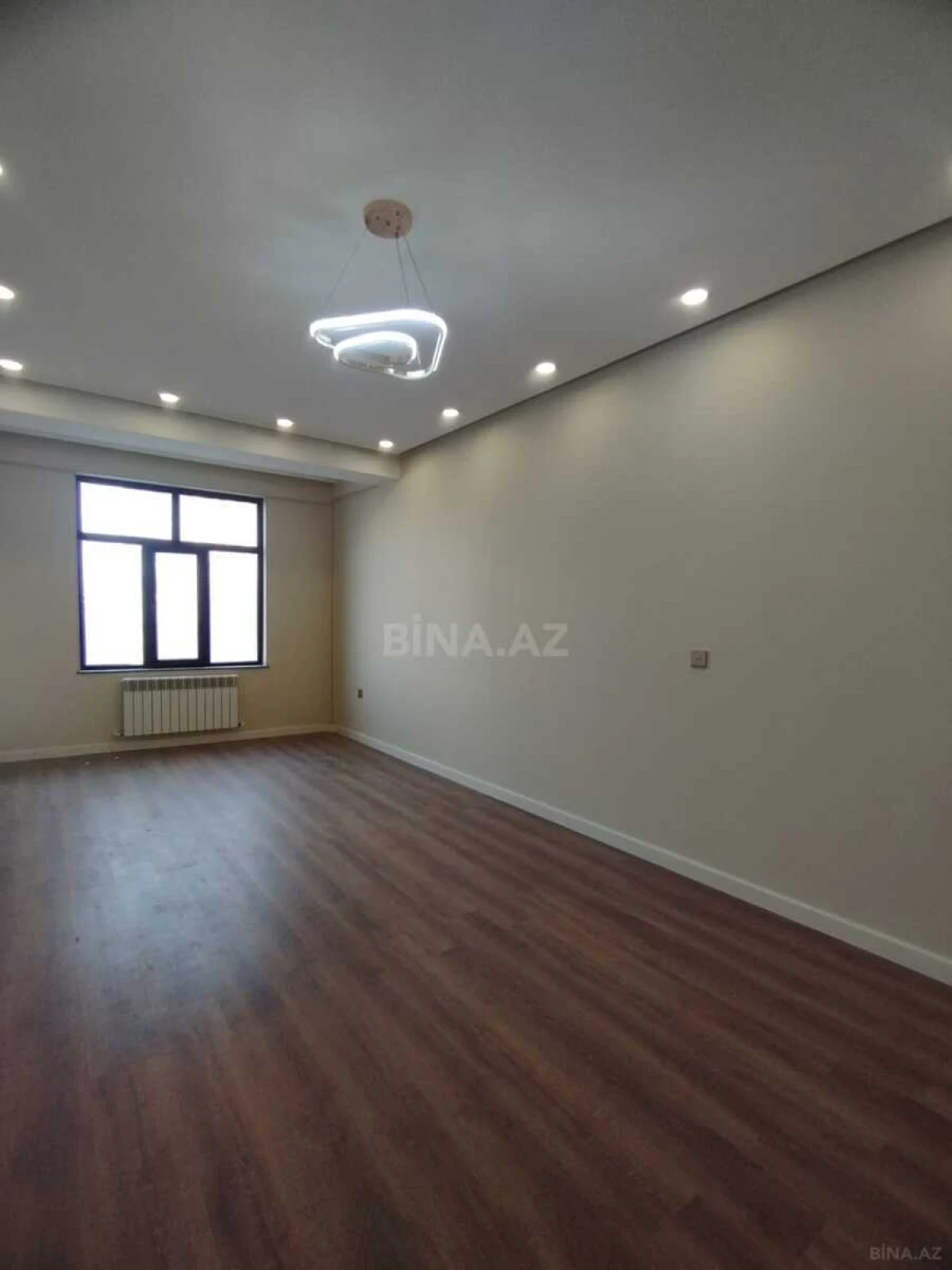 Satılır 3 otaqlı mənzil 132 m²