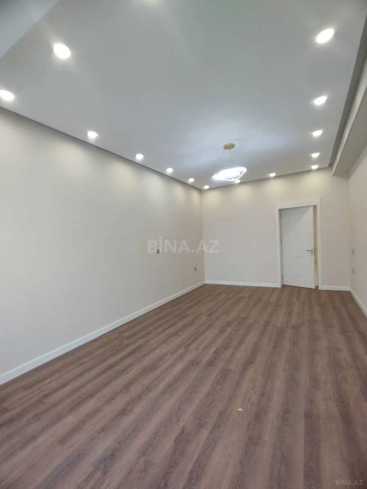 Satılır 3 otaqlı mənzil 132 m²