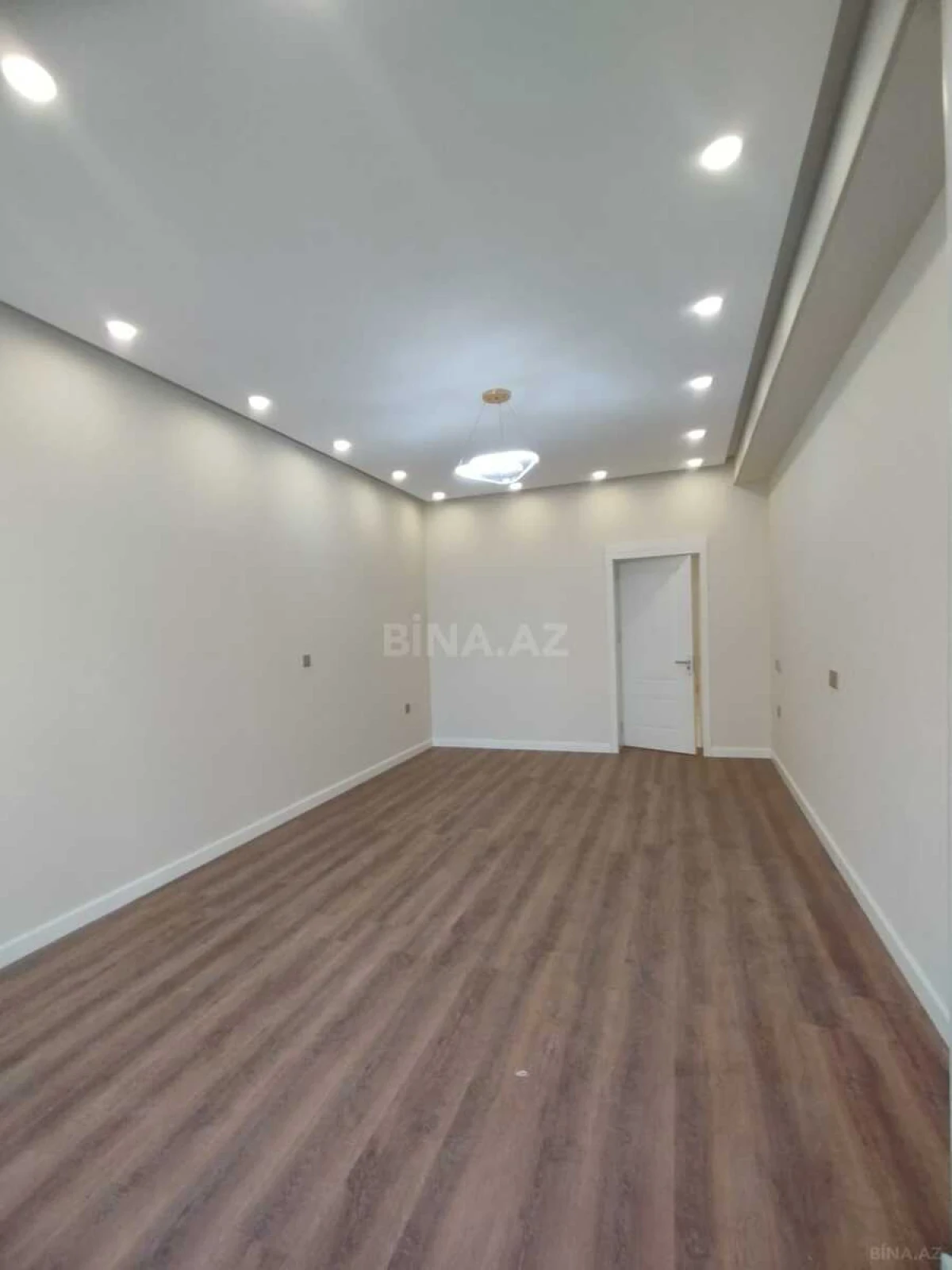 Satılır 3 otaqlı mənzil 132 m²