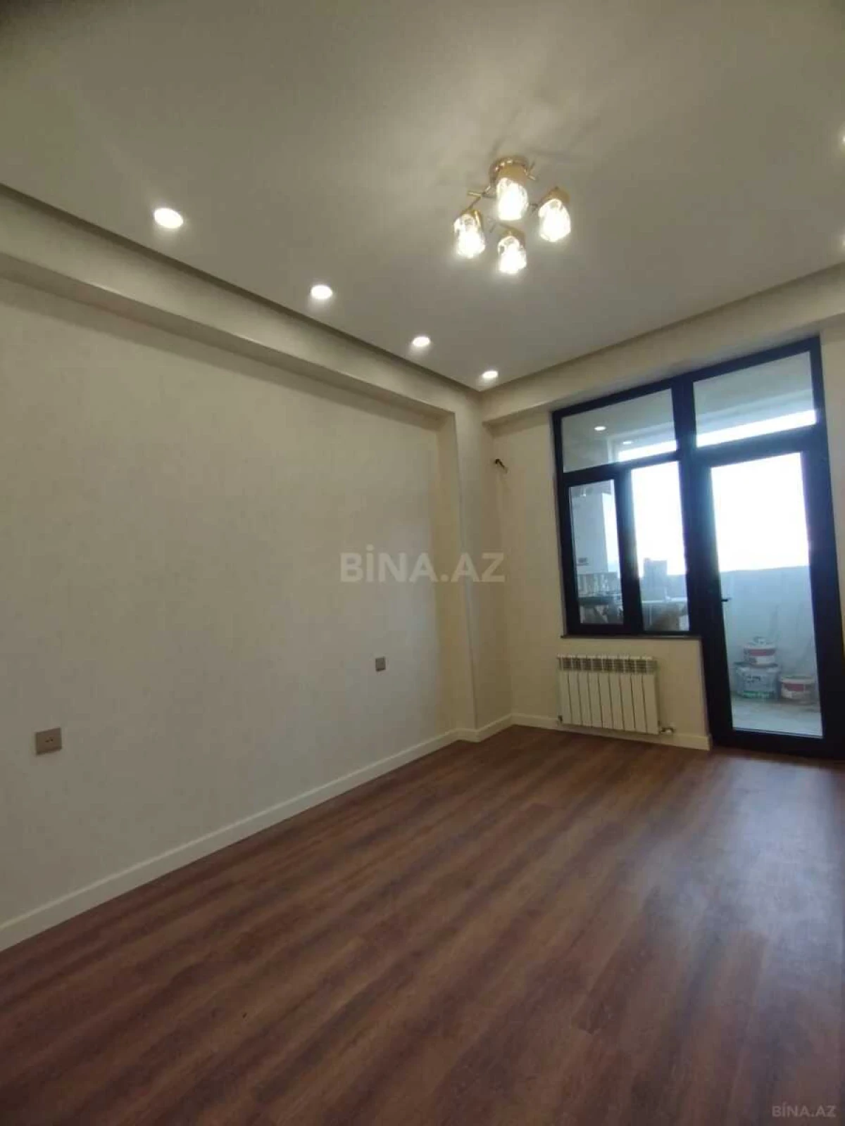 Satılır 3 otaqlı mənzil 132 m²
